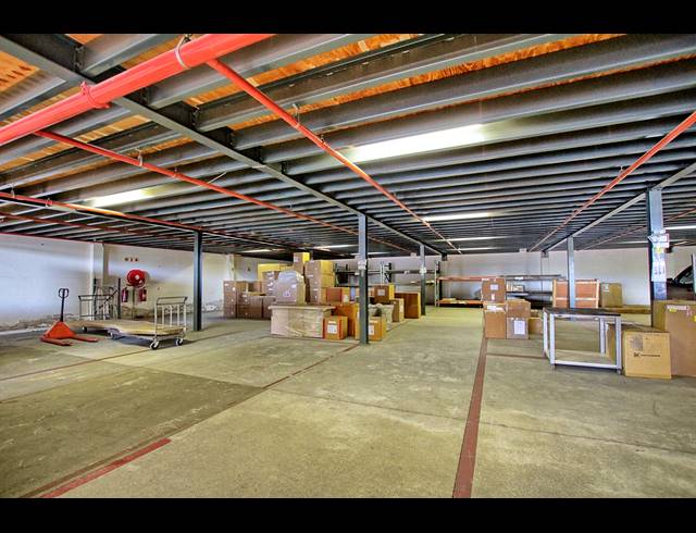 2,700M² WAREHOUSE TO LET IN HOOGLAND